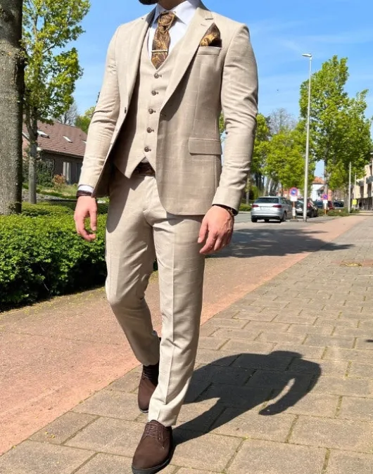 beige_geruit_pak_2-1.webp Beige geruit pak