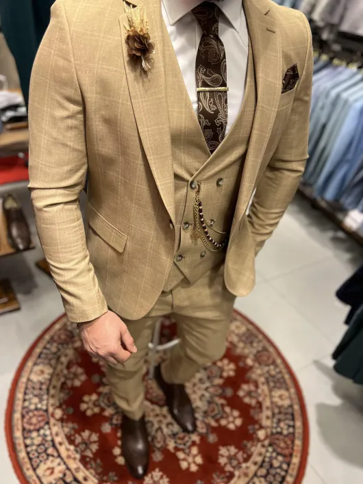 Beige pak