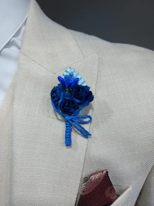 Blauw corsage bruidegom