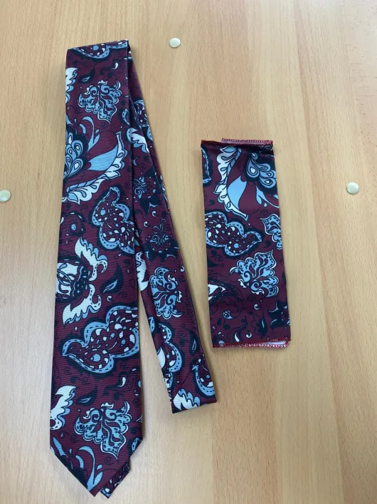 Bordeauxrode stropdas met patroon