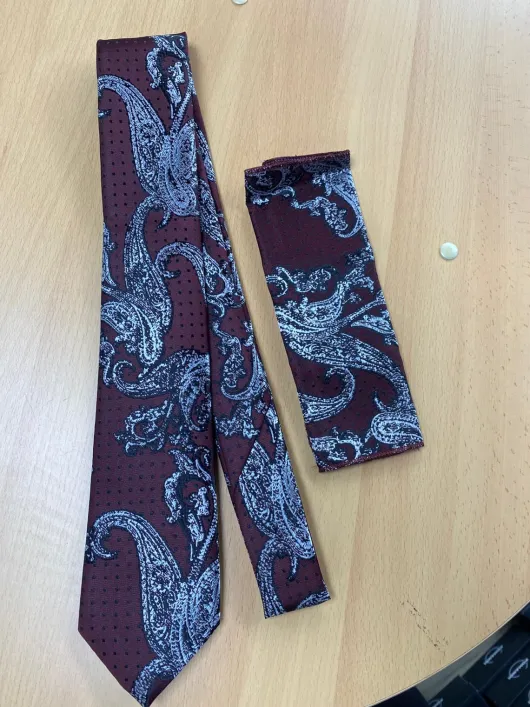 bordeauxrode stropdas met patroon