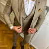 Licht beige geruiten trouwpak