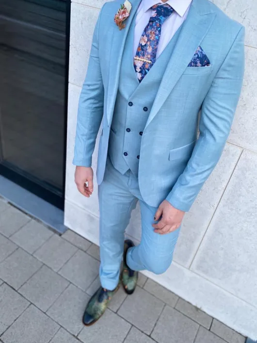 lichtblauw_linnen_look_tr_0.webp Lichtblauw linnen look trouwpak