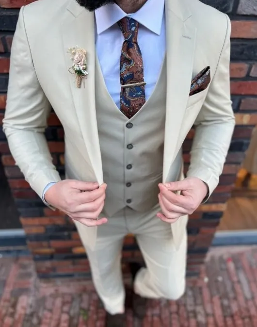 stijlvol_beige_pak_2.webp Stijlvol Beige Pak