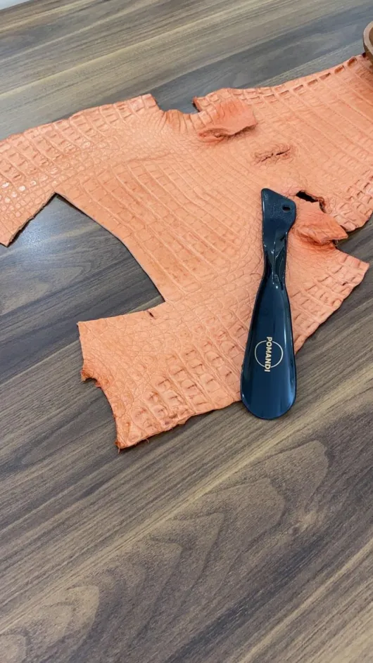 zwart_gelakte_design_vete_3.webp Zwart gelakte design Veterschoenen